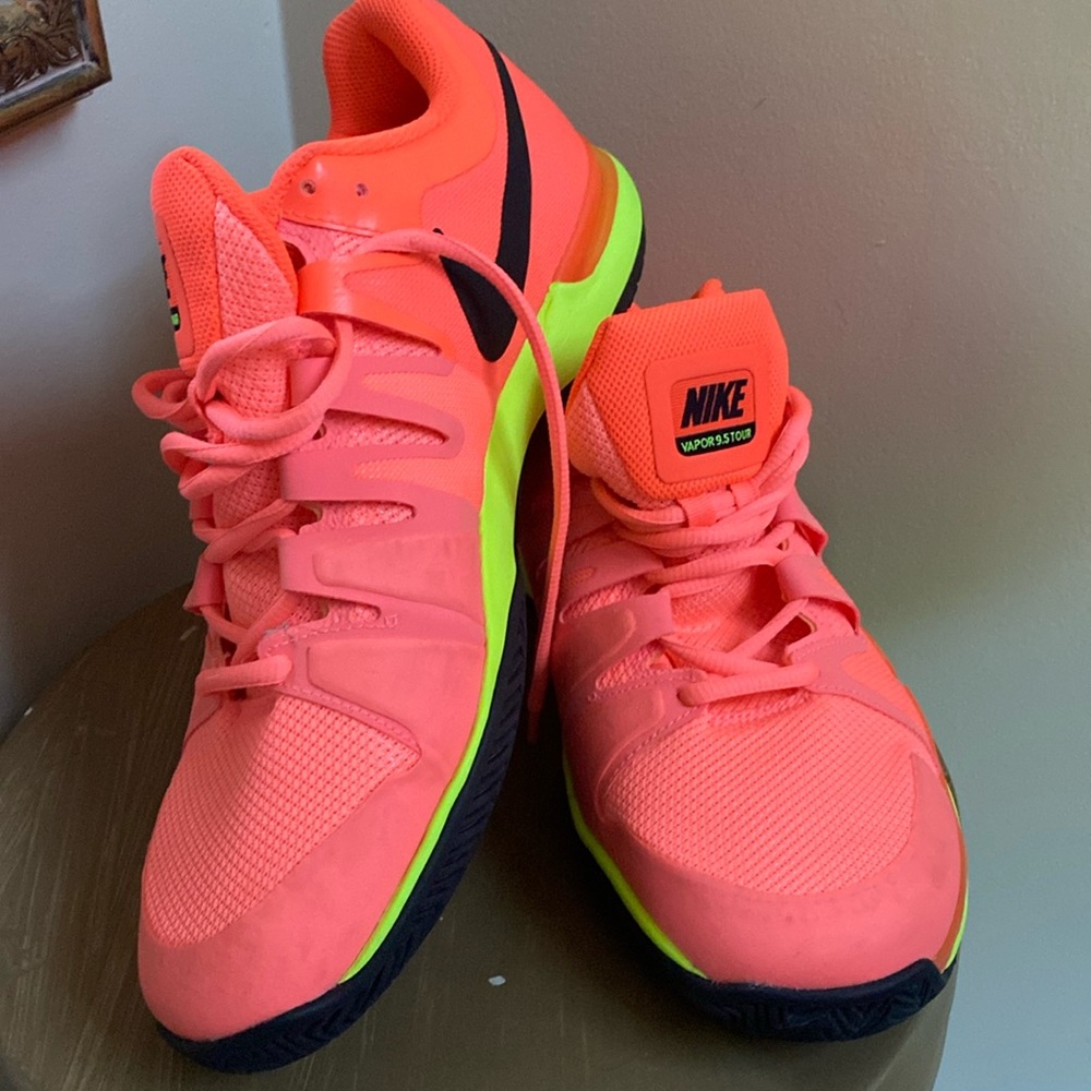Nike Federer Zoom Vapor 9.5 Tour sneakers neon size. 10.5